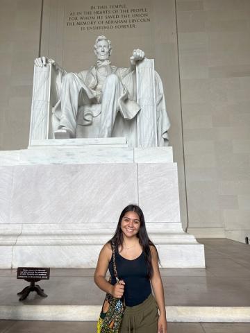 Deida standing in front of Lincoln statue.